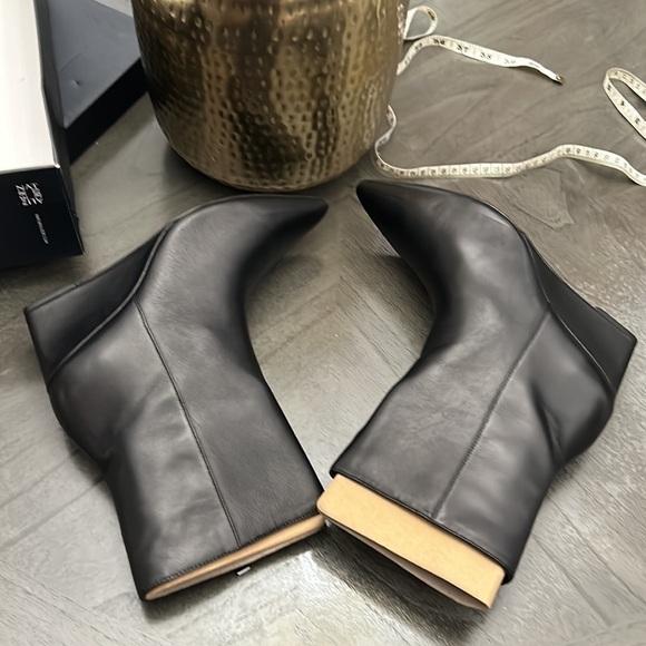 Naturalizer Dario Pointed Toe Bootie in Black Leather (WIDE) - Picture 8 of 13